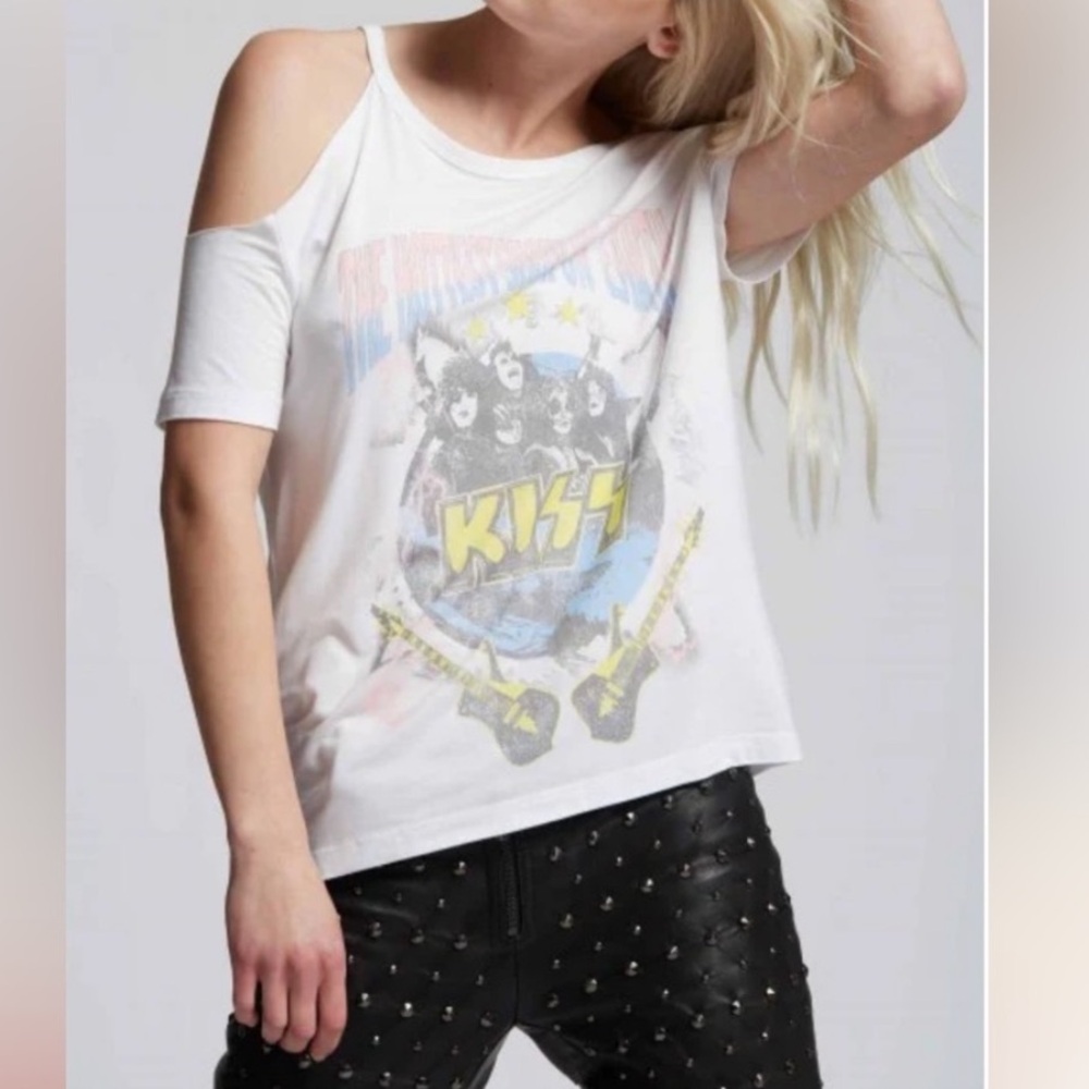 Recy Karma Kiss The Hottest Show on Earth Tee New